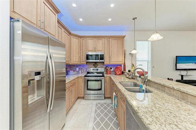 7814 48TH AVENUE E, Bradenton, FL 34203