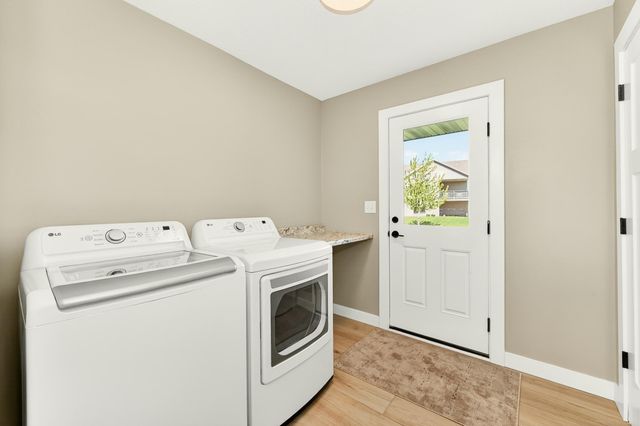 5443 Ridgeview Drive NW, Rochester, MN 55901