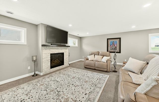 5443 Ridgeview Drive NW, Rochester, MN 55901