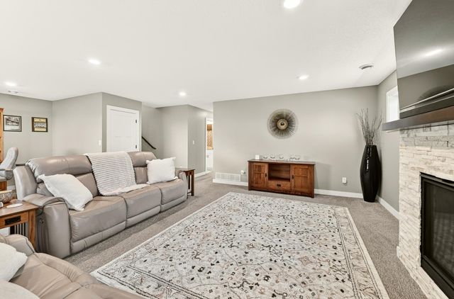 5443 Ridgeview Drive NW, Rochester, MN 55901