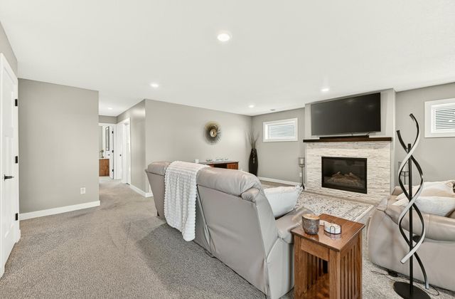 5443 Ridgeview Drive NW, Rochester, MN 55901