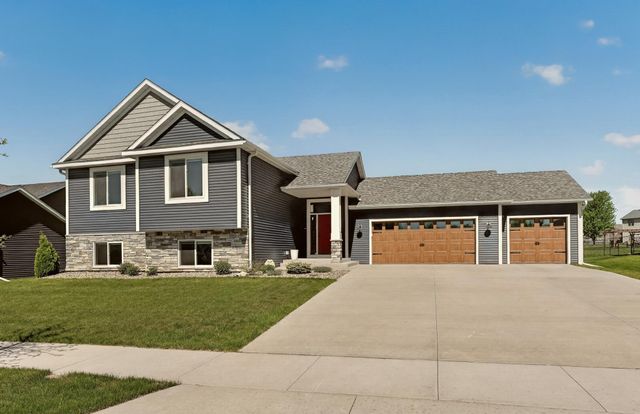 5443 Ridgeview Drive NW, Rochester, MN 55901