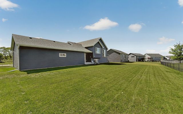 5443 Ridgeview Drive NW, Rochester, MN 55901
