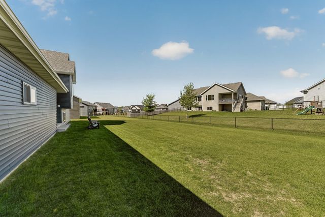 5443 Ridgeview Drive NW, Rochester, MN 55901