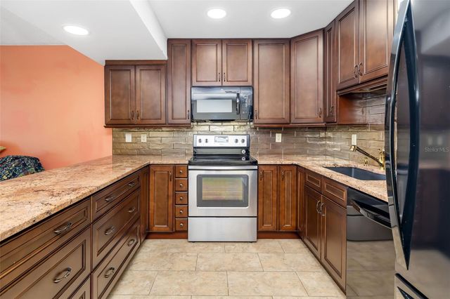 425 30TH AVENUE W C112, Bradenton, FL 34205