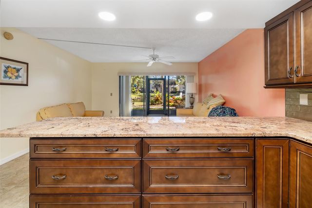 425 30TH AVENUE W C112, Bradenton, FL 34205