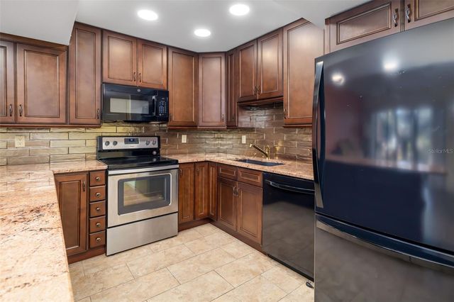 425 30TH AVENUE W C112, Bradenton, FL 34205