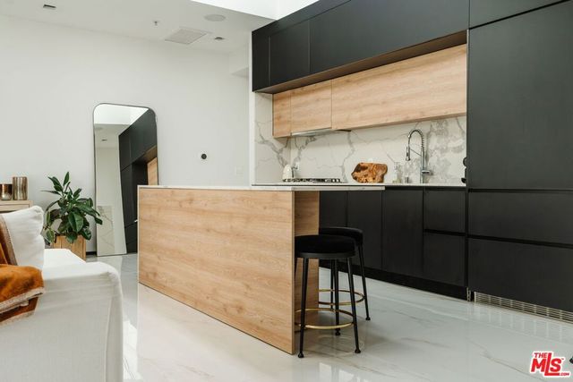 1253 N Sweetzer Avenue 6, West Hollywood, CA 90069