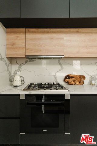 1253 N Sweetzer Avenue 6, West Hollywood, CA 90069