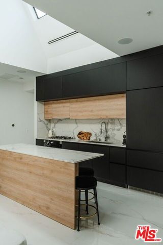 1253 N Sweetzer Avenue 6, West Hollywood, CA 90069