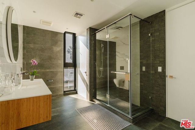 1253 N Sweetzer Avenue 6, West Hollywood, CA 90069