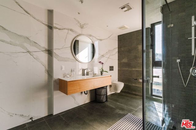 1253 N Sweetzer Avenue 6, West Hollywood, CA 90069