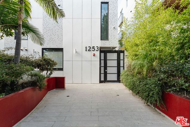 1253 N Sweetzer Avenue 6, West Hollywood, CA 90069