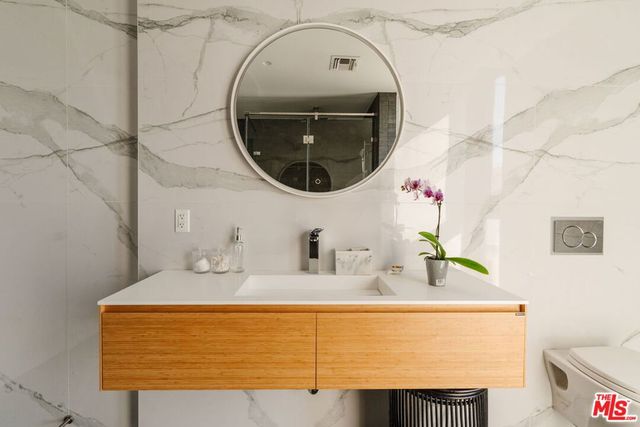 1253 N Sweetzer Avenue 6, West Hollywood, CA 90069