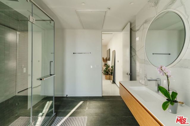 1253 N Sweetzer Avenue 6, West Hollywood, CA 90069