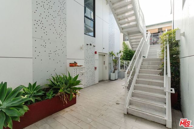 1253 N Sweetzer Avenue 6, West Hollywood, CA 90069