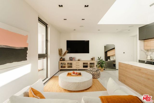 1253 N Sweetzer Avenue 6, West Hollywood, CA 90069