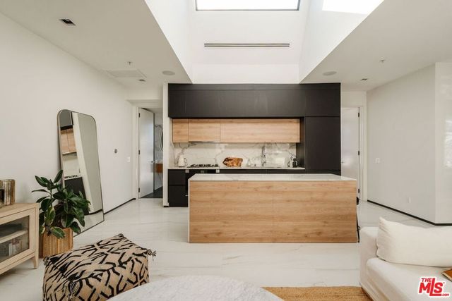 1253 N Sweetzer Avenue 6, West Hollywood, CA 90069