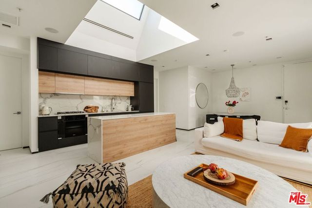 1253 N Sweetzer Avenue 6, West Hollywood, CA 90069