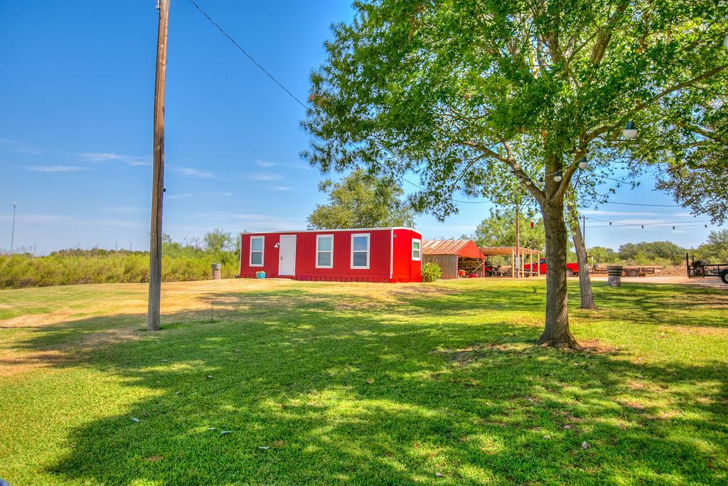 Image 40 of property listing at 836 Lake Dam Road, Blackwell, TX 79506