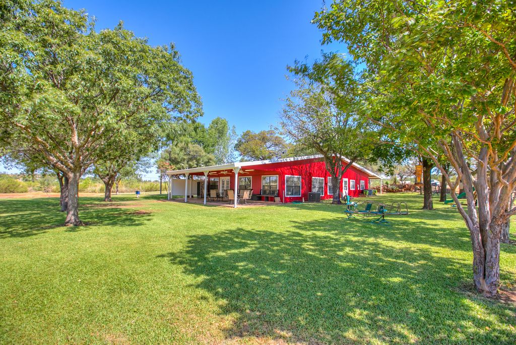 Image 7 of property listing at 836 Lake Dam Road, Blackwell, TX 79506