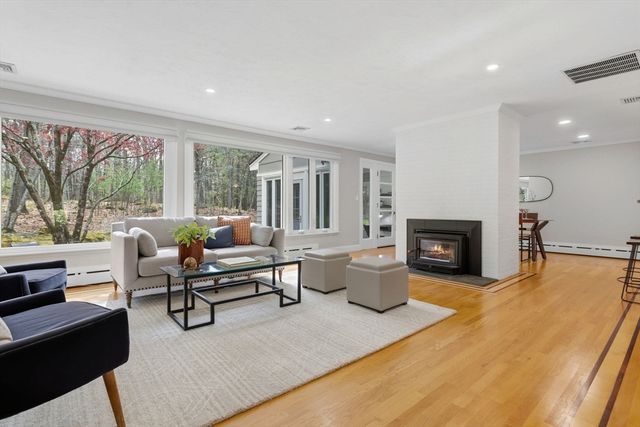 31 Huckleberry Hill Rd, Lincoln, MA 01773