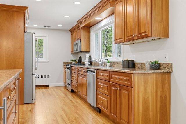 31 Huckleberry Hill Rd, Lincoln, MA 01773