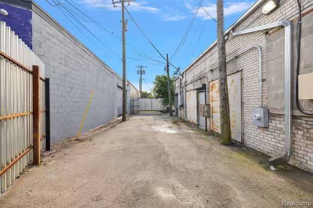 3805 E Mcnichols Road, Detroit, MI 48212