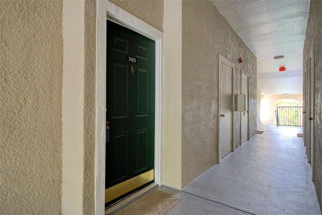 5146 NORTHRIDGE ROAD 303, Sarasota, FL 34238