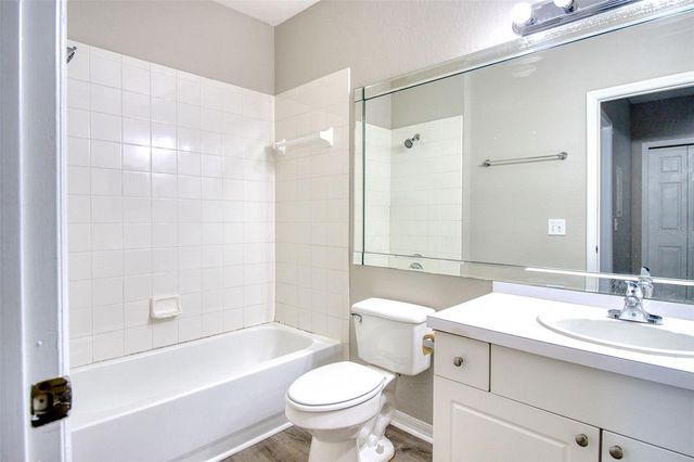 5146 NORTHRIDGE ROAD 303, Sarasota, FL 34238