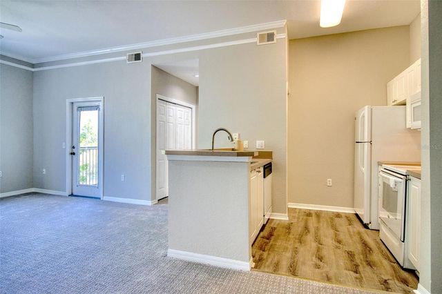 5146 NORTHRIDGE ROAD 303, Sarasota, FL 34238