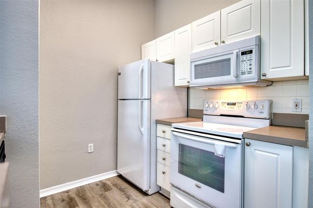 5146 NORTHRIDGE ROAD 303, Sarasota, FL 34238