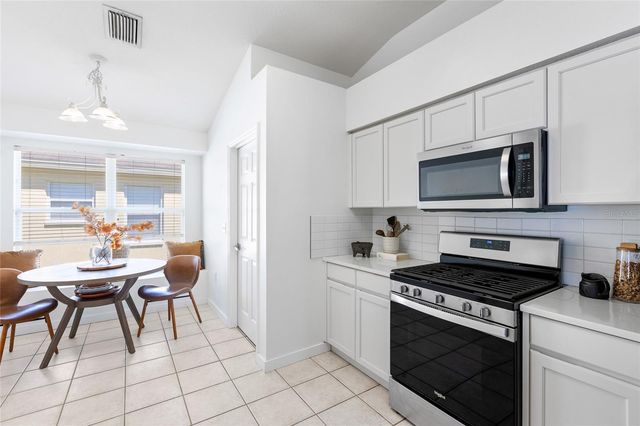 19619 BERGENFELD DRIVE, Land O Lakes, FL 34638