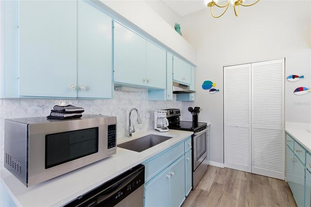527 BEACH ROAD, Sarasota, FL 34242