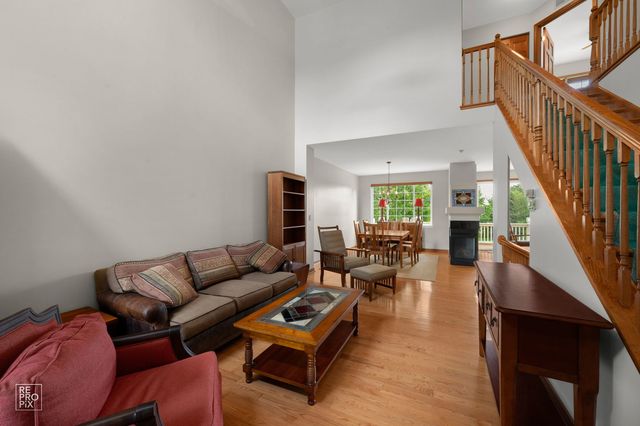 927 Winners Cup Court, Naperville, IL 60565