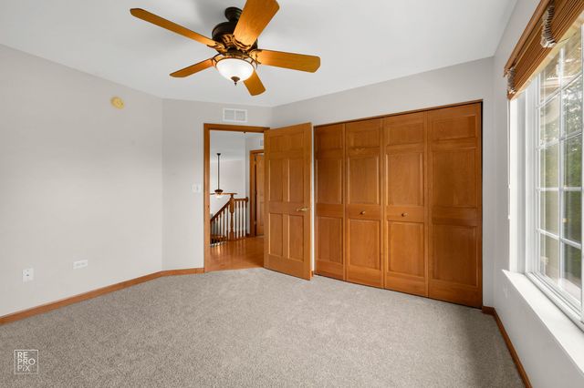 927 Winners Cup Court, Naperville, IL 60565