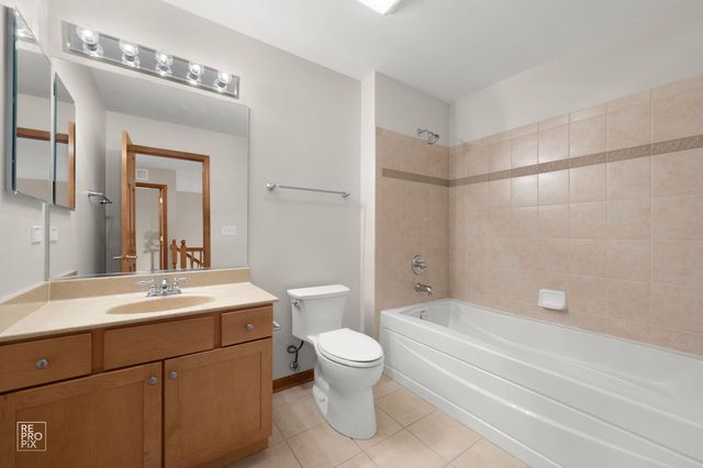 927 Winners Cup Court, Naperville, IL 60565