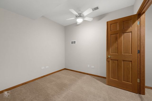 927 Winners Cup Court, Naperville, IL 60565