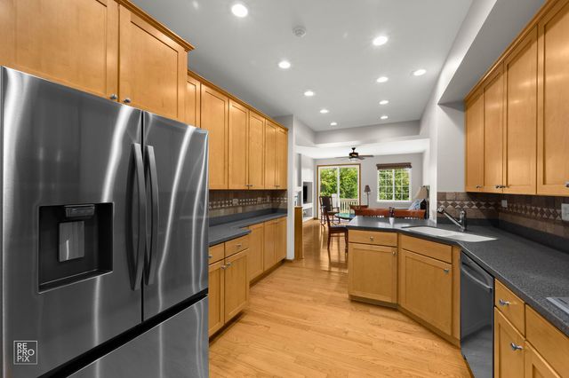 927 Winners Cup Court, Naperville, IL 60565