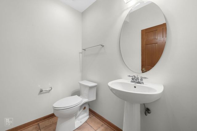 927 Winners Cup Court, Naperville, IL 60565