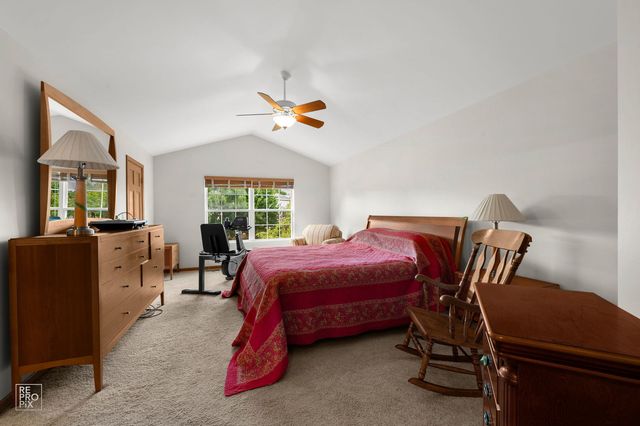 927 Winners Cup Court, Naperville, IL 60565