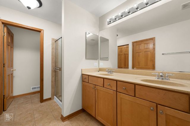 927 Winners Cup Court, Naperville, IL 60565