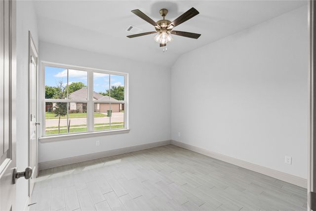 725 Jameson Street, Springtown, TX 76082