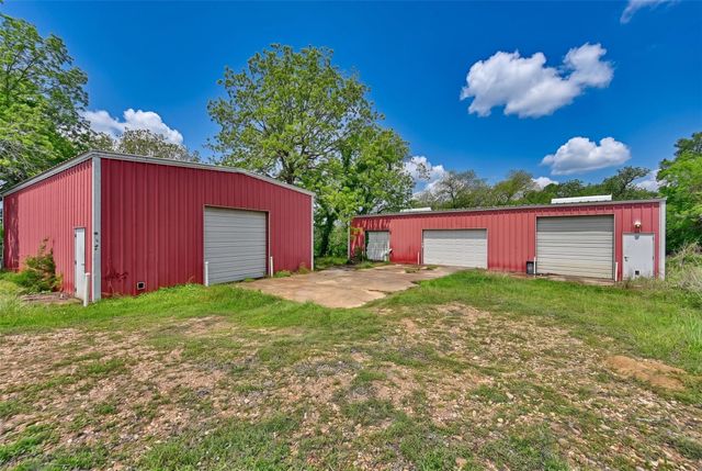 144 Century Lane, Bellville, TX 77418