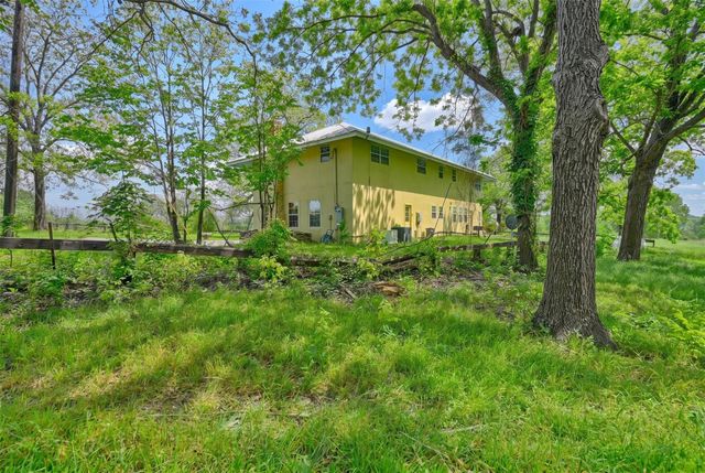 144 Century Lane, Bellville, TX 77418