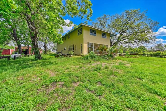 144 Century Lane, Bellville, TX 77418