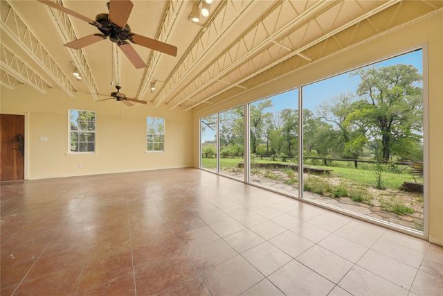 144 Century Lane, Bellville, TX 77418