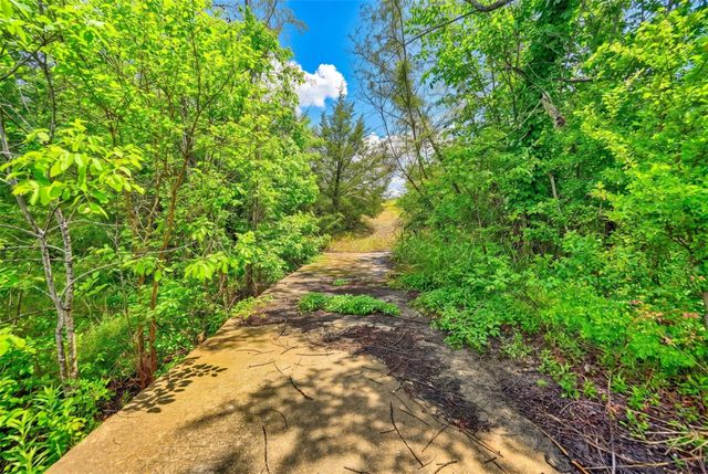 144 Century Lane, Bellville, TX 77418
