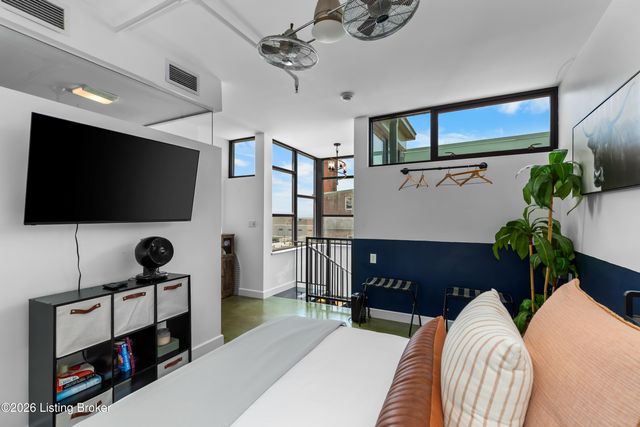 604 S 3rd St 806, Louisville, KY 40202