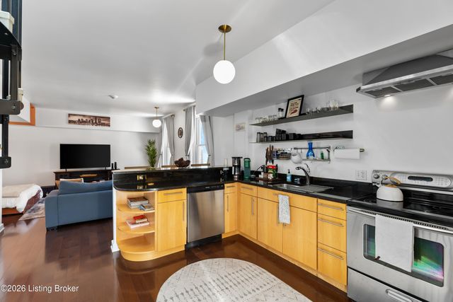 604 S 3rd St 806, Louisville, KY 40202
